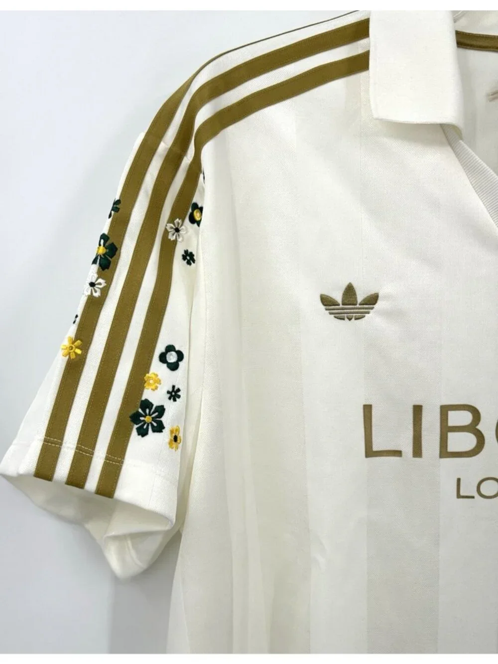 NEW ADIDAS LIBERTY LONDON 2 piece soccer footfall set white floral XL activewear